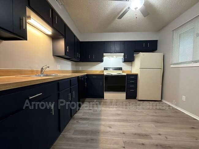 Photo - 729 H St Unit 1