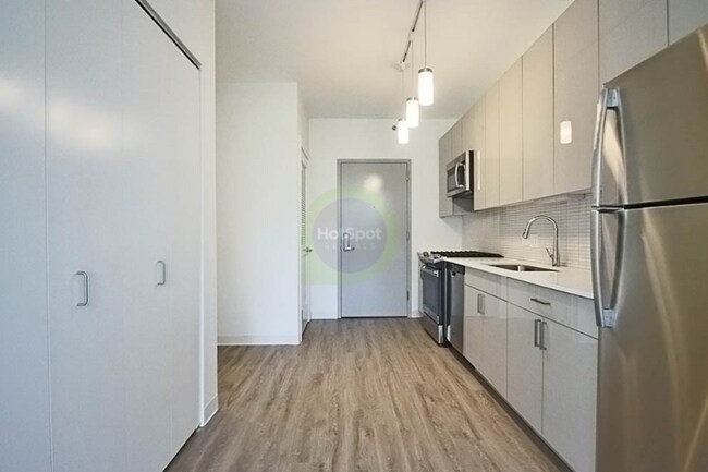Building Photo - 808 W Gladys Ave Rental