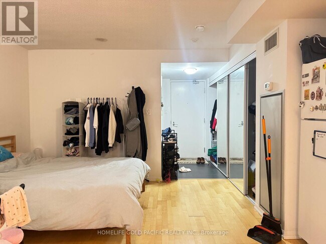 Photo - 38 Grenville St Unité 2005