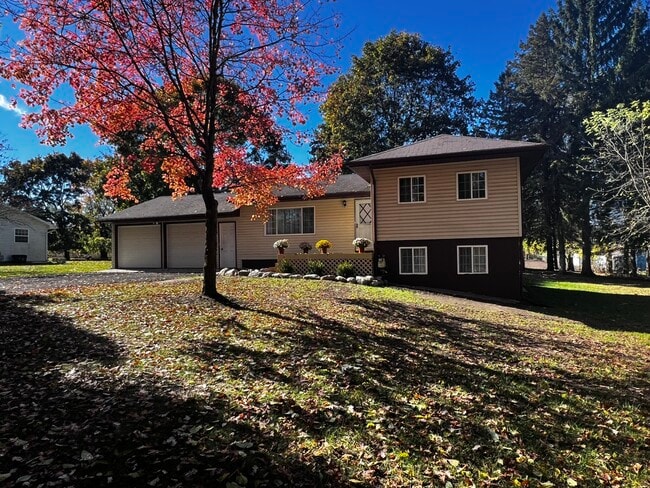 Photo - 2615 Metamora Rd