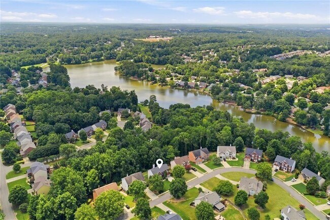 770 Glastonbury Ct