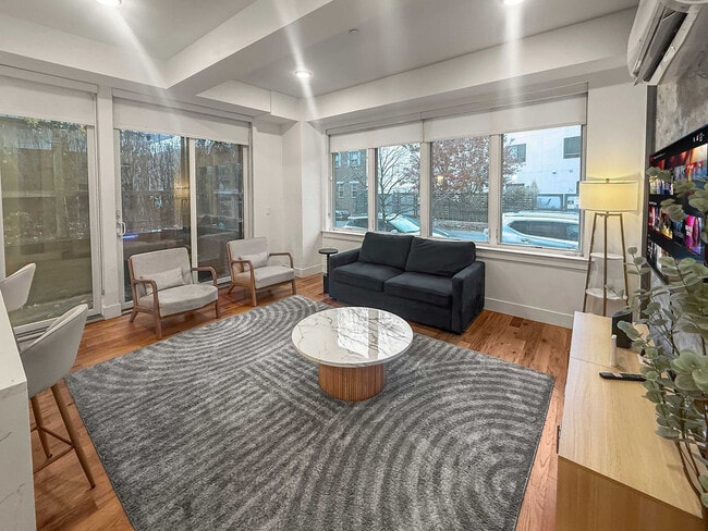 Photo - 236 W Thompson St Unidad ID1332434P