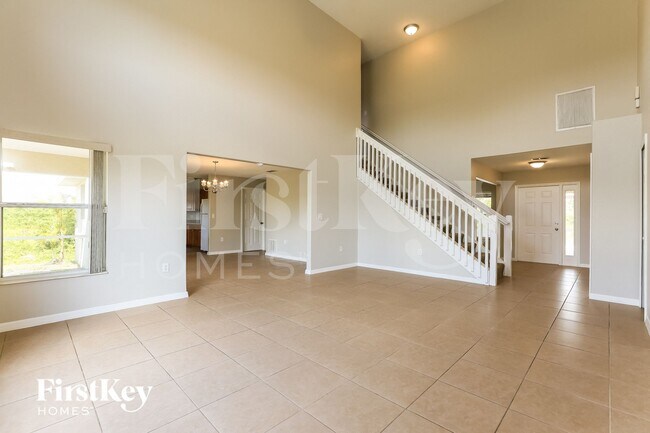 Photo - 618 Chavers St E