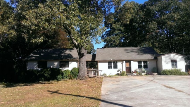 Photo - 2388 Young Street