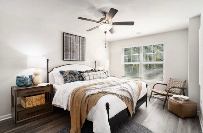 Photo - 319-323 Honeystone St