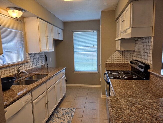 Photo - 2743 Ferry Landing