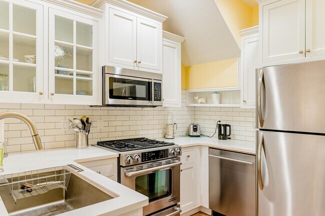 Photo - 2565 NW Thurman St Unit 2565