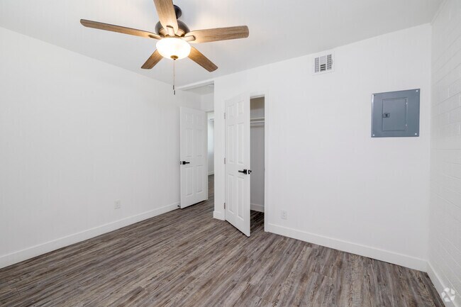 1BR, 1BA - 600SF - Bedroom