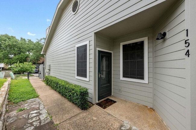 Building Photo - 6501 Brush Country Rd Unit 154