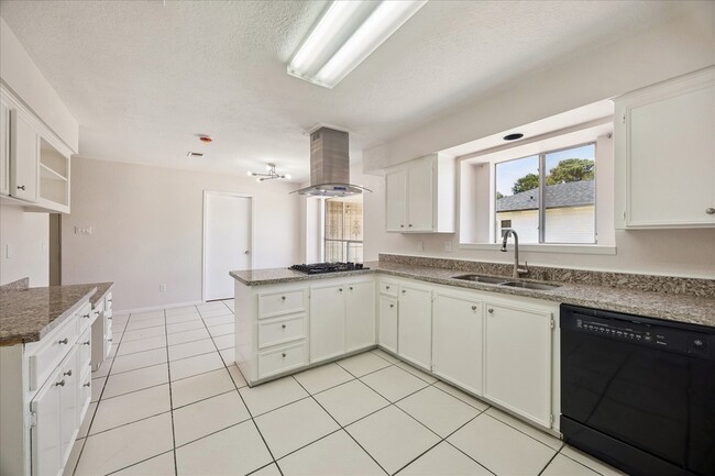 Photo - 7618 Bankside Dr