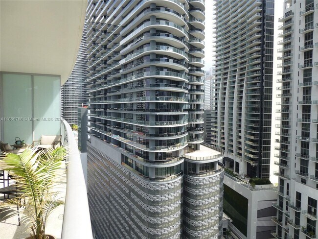 Photo - 1100S S Miami Ave Unidad 2101