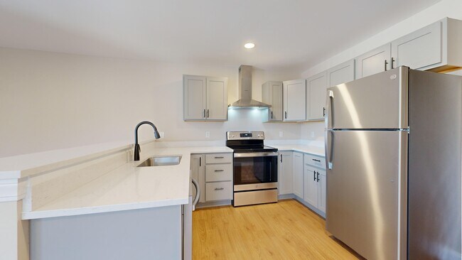 Photo - 405 Center St