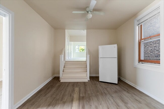 Photo - 4450 S Wood St Unidad 2