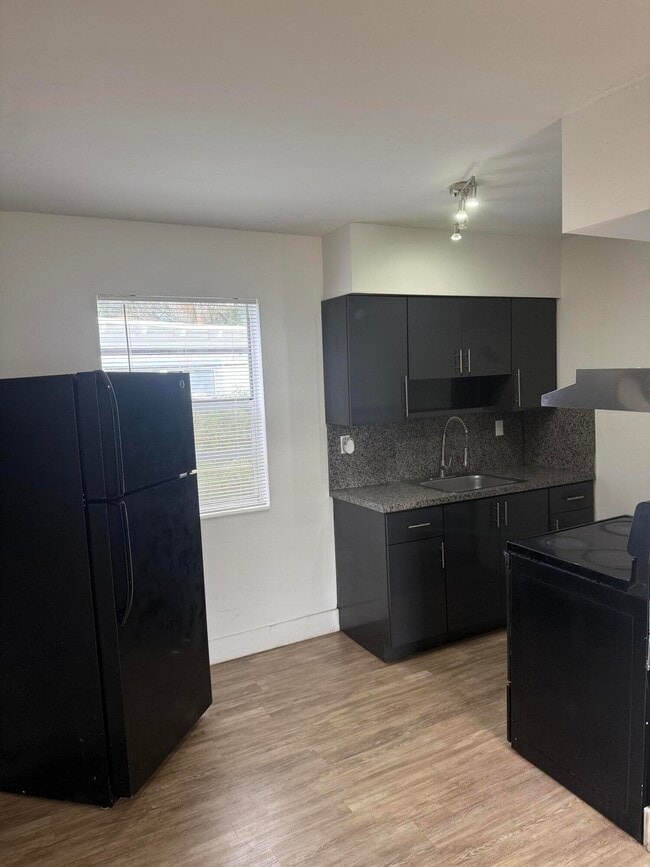 Photo - 650 SW 15th Ave