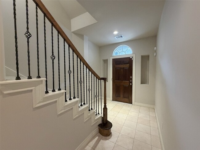 Building Photo - 2612 Edgefield Lakes Dr