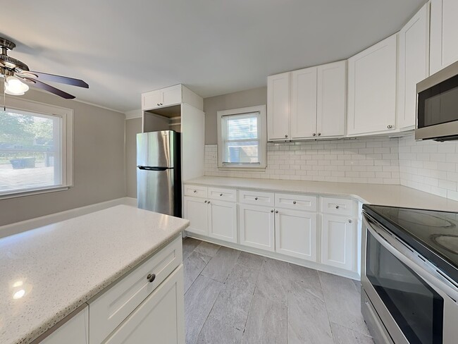 Photo - 2875 3rd Ave SW Unit A