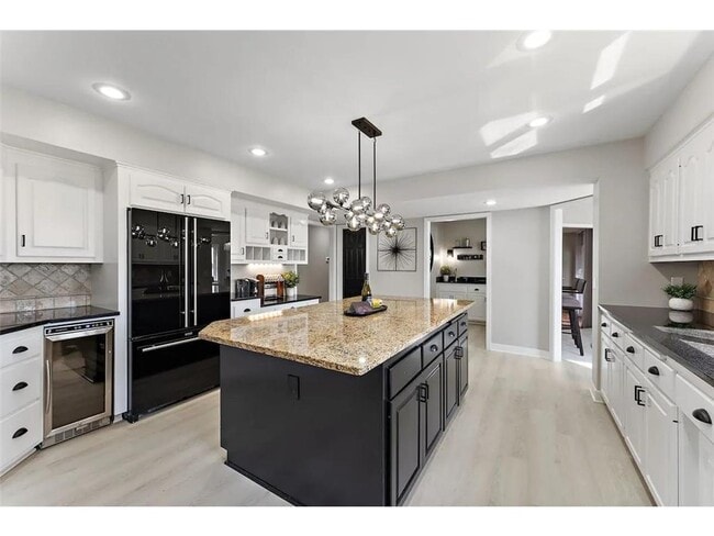 Photo - 5720 Oakview Ln N