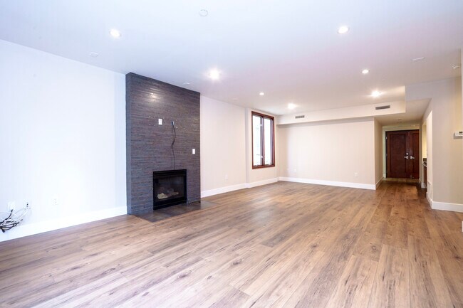 Photo - 1929 Selby Ave