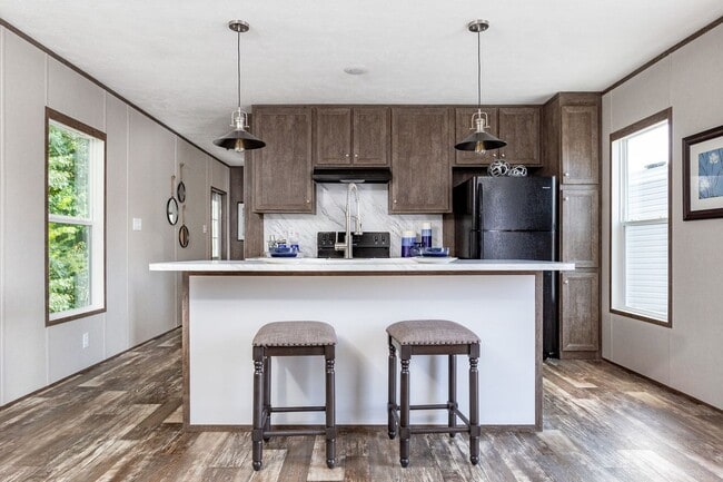 Building Photo - Golden Pebble Estates Rental