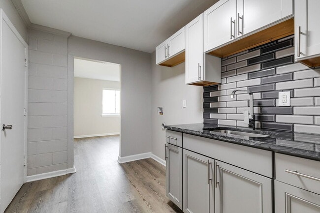 Building Photo - 1907 Whitcomb St Unit 7