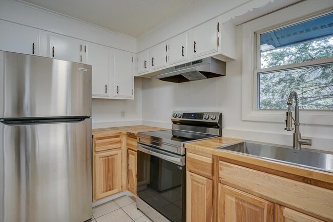 Photo - 20 Emery Ln Unit 4