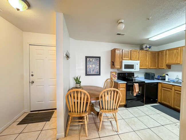 Photo - 850 N University Ave