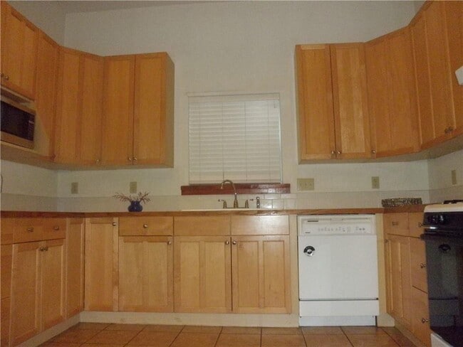Photo - 109 W 38th St