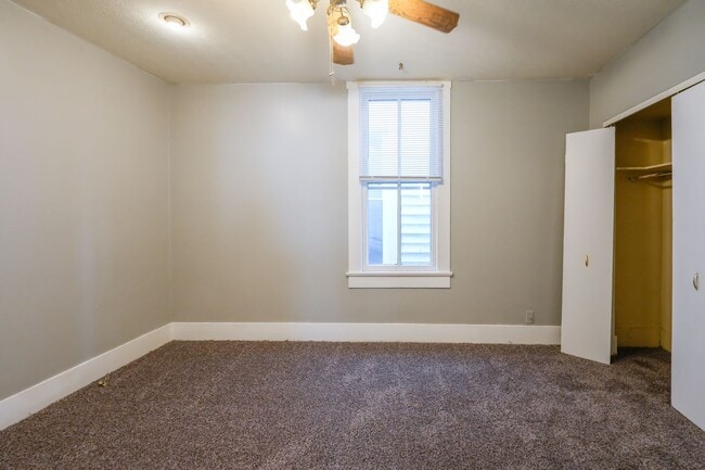 Photo - 1808 E Oak St