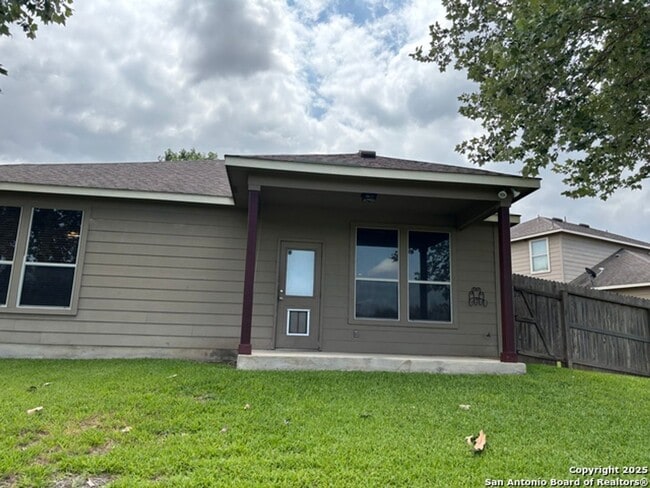 Photo - Welcome to this spacious 4 bedroom, 2 bathroom home located in Selma, TX.