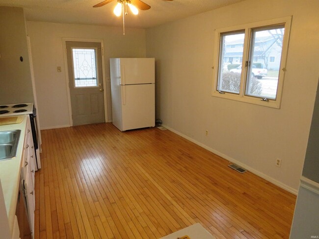 Photo - 413 W Harrison St