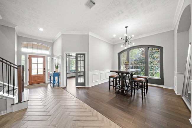Photo - 4703 Oxbow Cir W