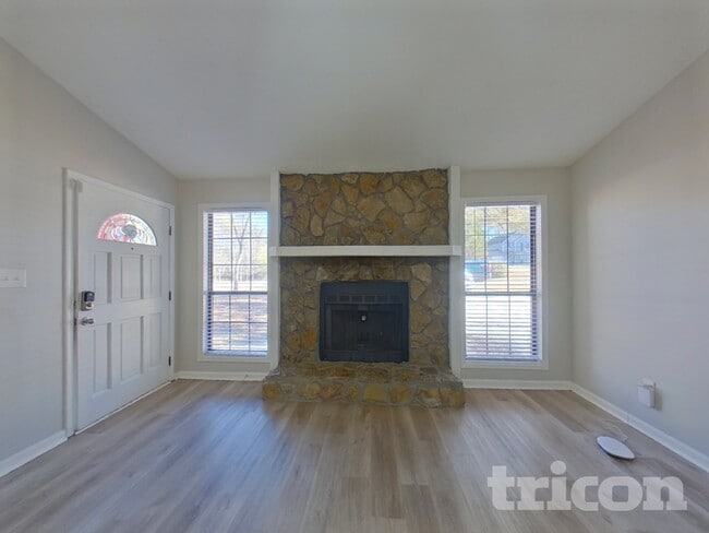 Photo - 114 Scarborough Ct