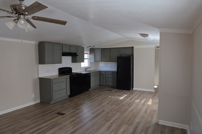 kitchen - 124 N Violet St