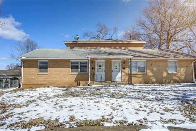 Building Photo - 10516-10516 E 10th St S Unit 10514 E 10th St S