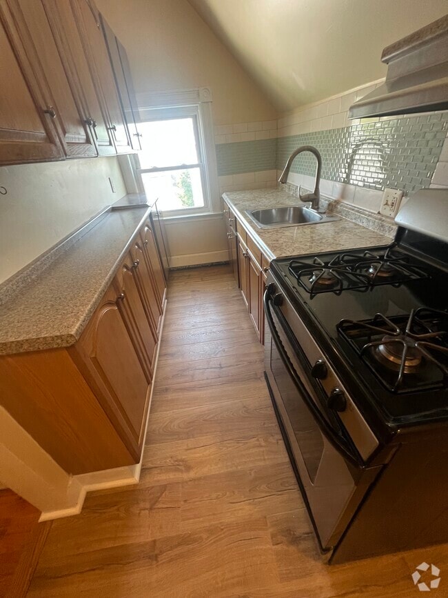 Building Photo - 86 McLellan St Unit 3 Rental