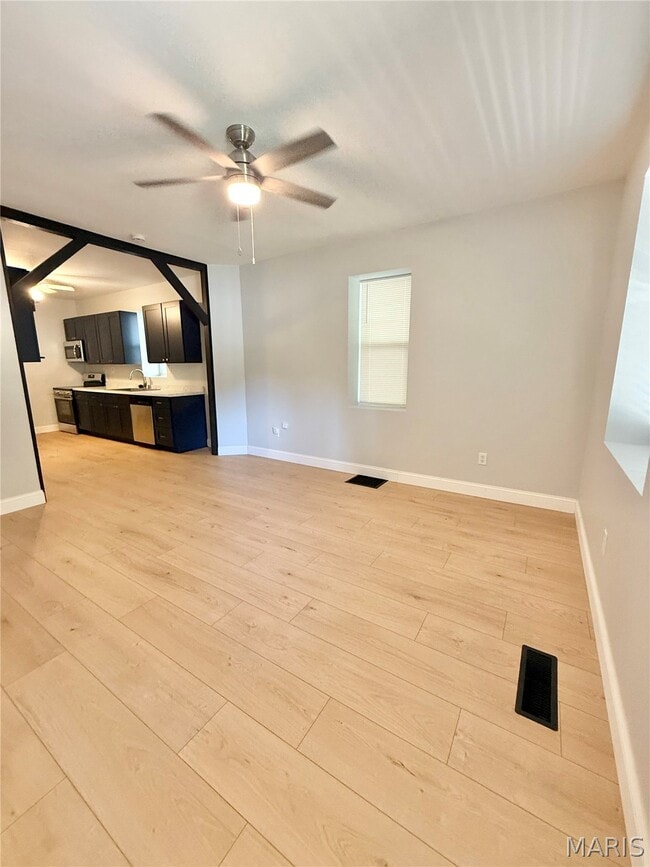 Photo - 118 W 7th St