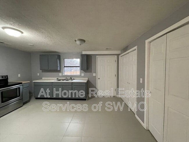 Photo - 2826 W Olive St