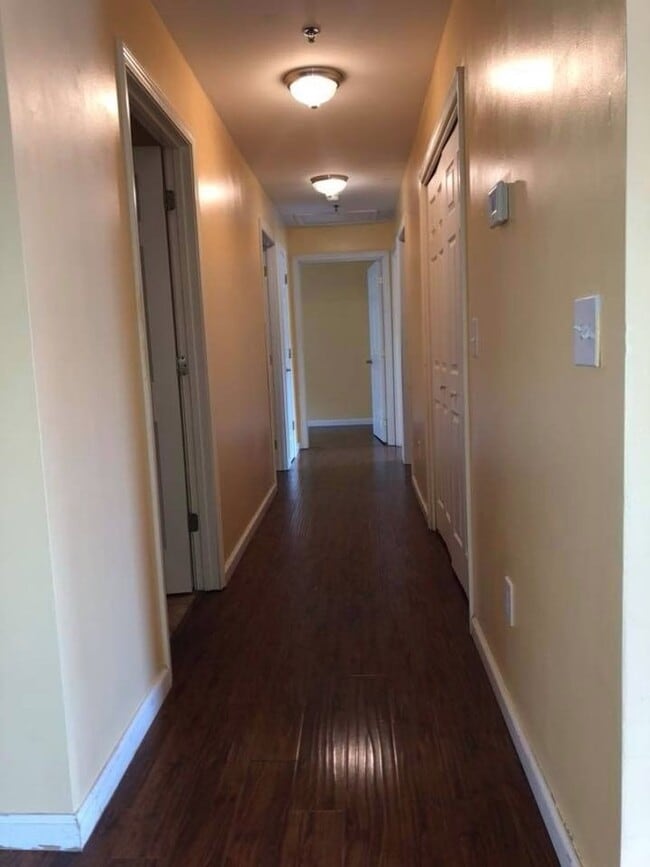 Photo - 3 Bedroom 2 Bathroom Garden Apartment Blocks From Penn West Unit #2