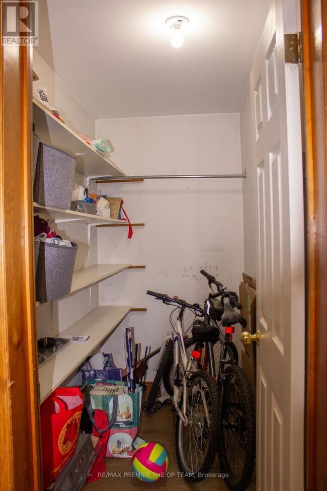 Photo - 2311 Major MacKenzie Dr W Unité 4