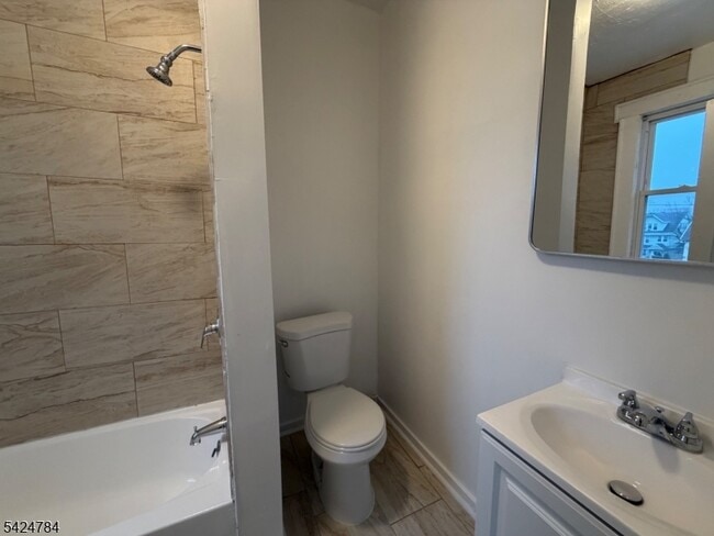 Photo - 205 Chancellor Ave Unit 3