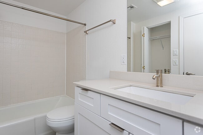 1BR, 1.5BA - 737SF
