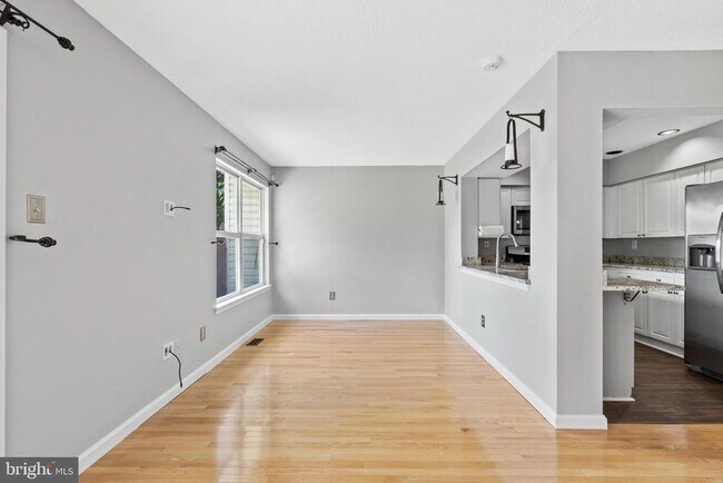 4650 Louise St Claire Dr