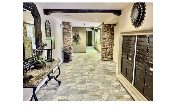 Entrance - 13200 Moorpark St Unit 204