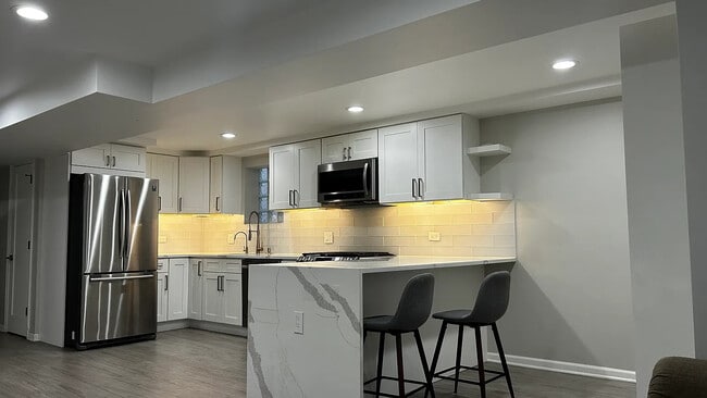 Building Photo - 2629 W 35th St Unit Basement