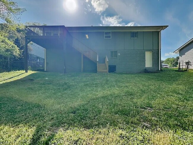 Photo - 535 Transit Cir