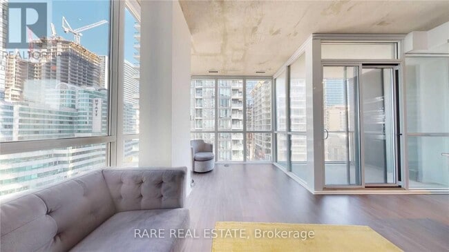 Photo - 88 Blue Jays Way Unité 1302