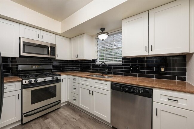 Photo - 6107 Bullard Dr