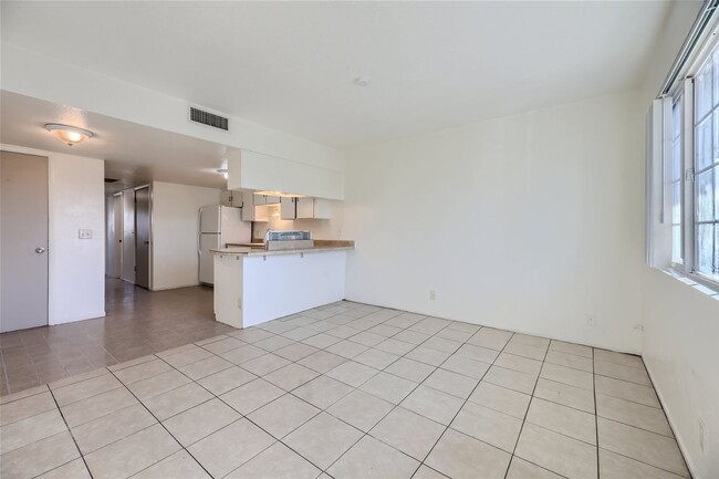 Photo - BEAUTIFUL 2 Bedroom 1 Bathroom Condo!