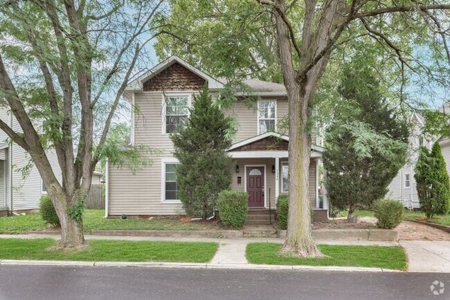 Building Photo - Beautiful Home near Downtown Noblesville