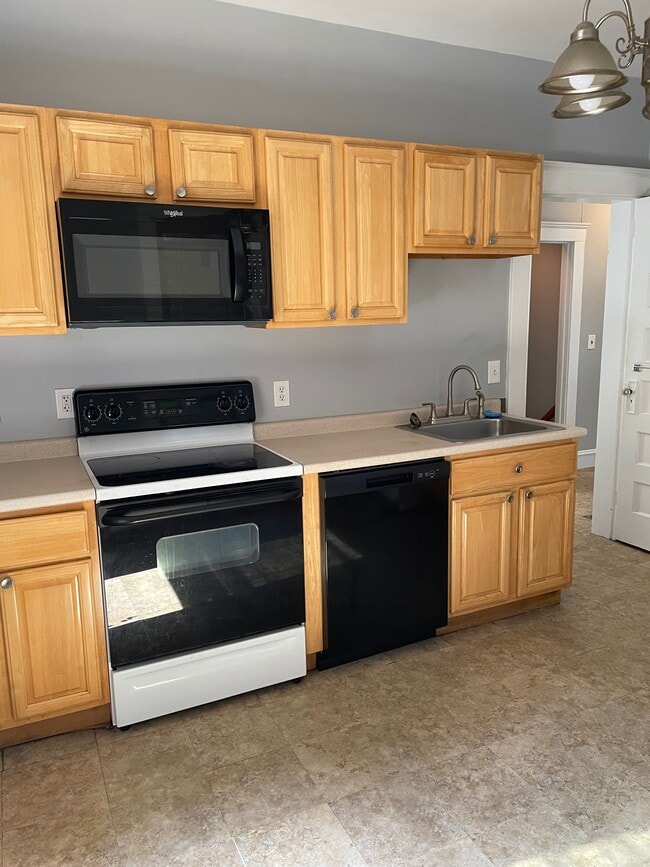 1536 Main St Unit 2nd Floor